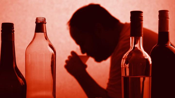 CARACTÉRISTIQUES DU TRAITEMENT DE L'ALCOOLISME
